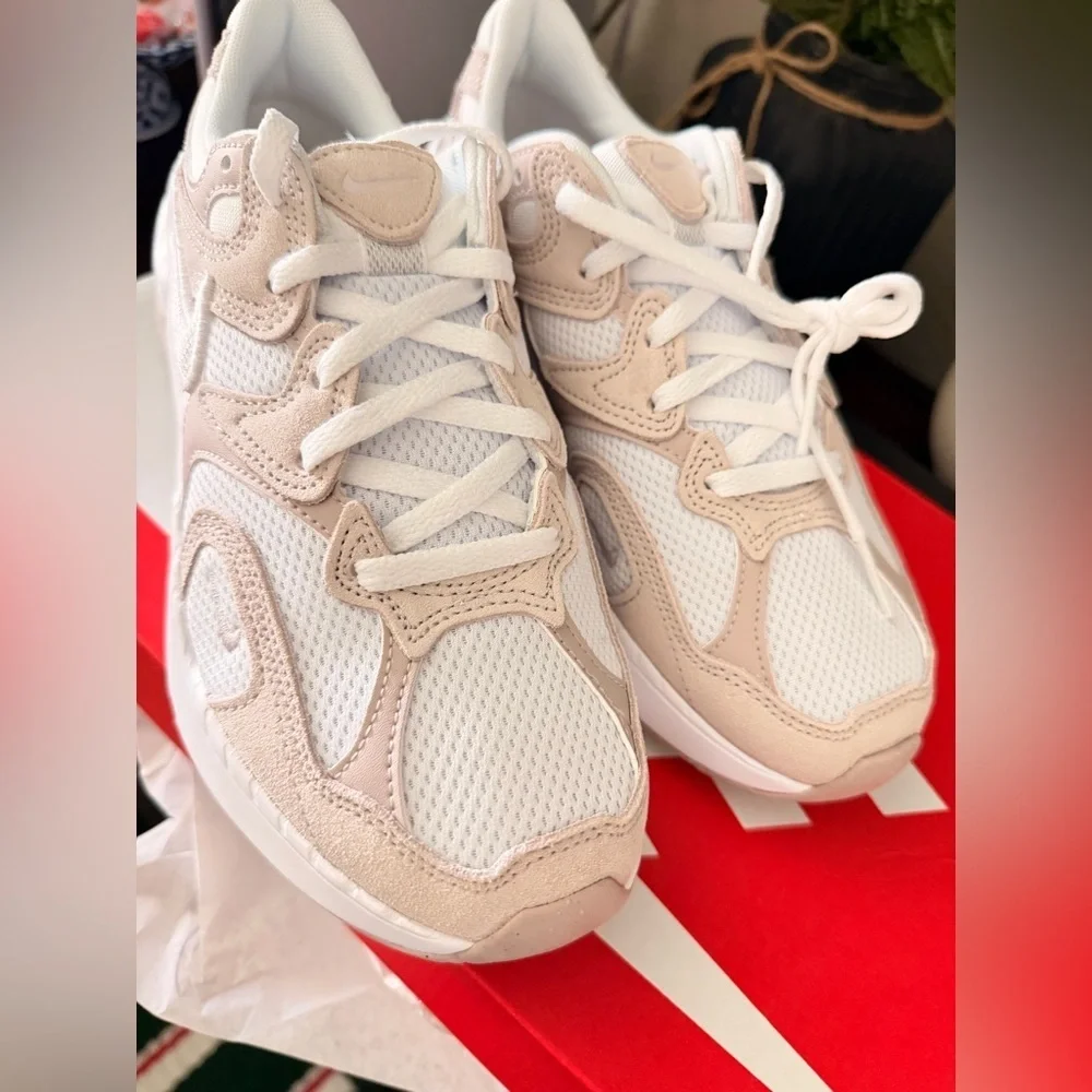 Nike AL8 NEW Women's Shoes SIZE 8.0  Super cute in person very nice look!